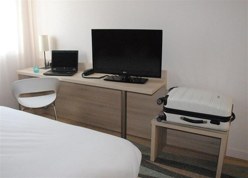 Brit Hotel Vendee Mer Les Achards  Экстерьер фото