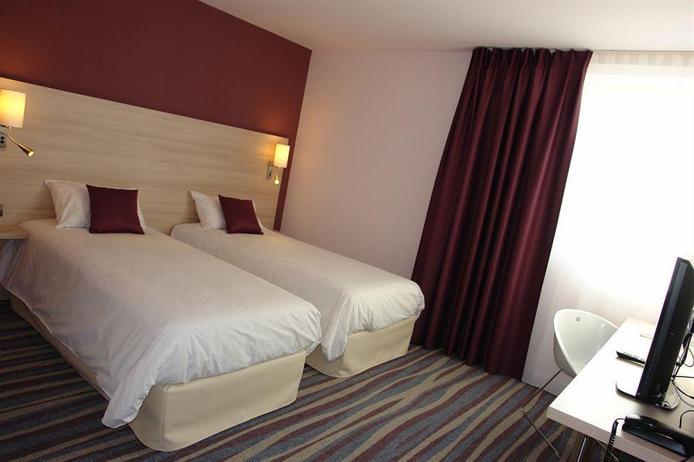 Brit Hotel Vendee Mer Les Achards  Экстерьер фото
