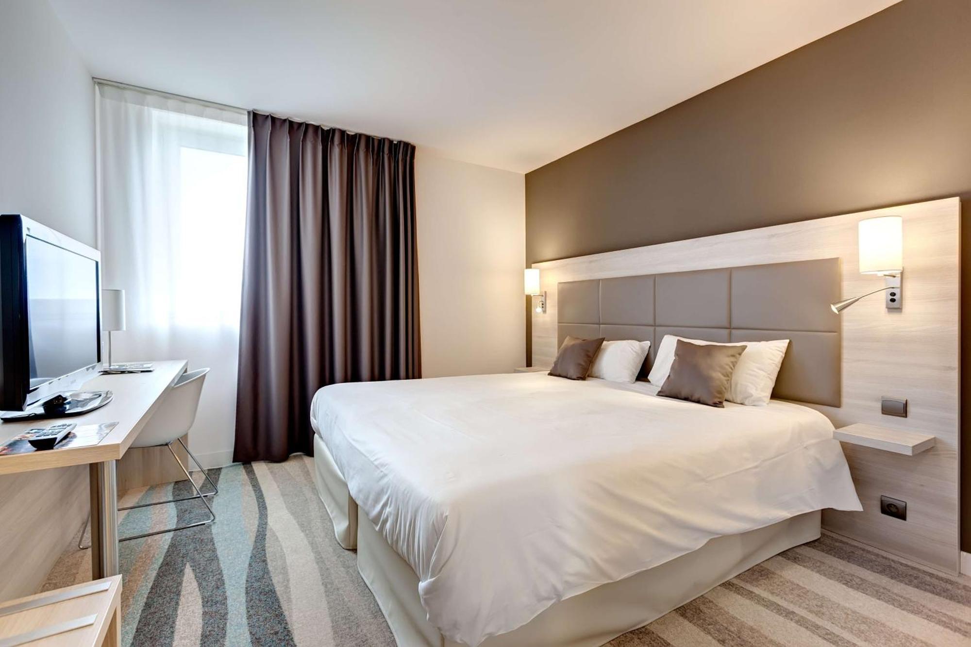 Brit Hotel Vendee Mer Les Achards  Экстерьер фото