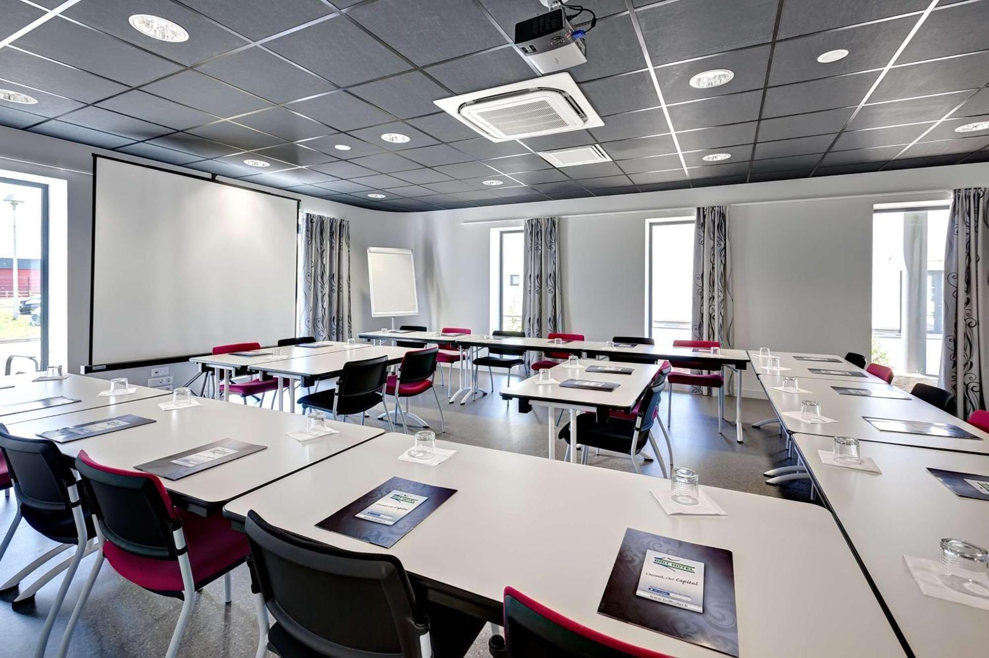 Brit Hotel Vendee Mer Les Achards  Экстерьер фото