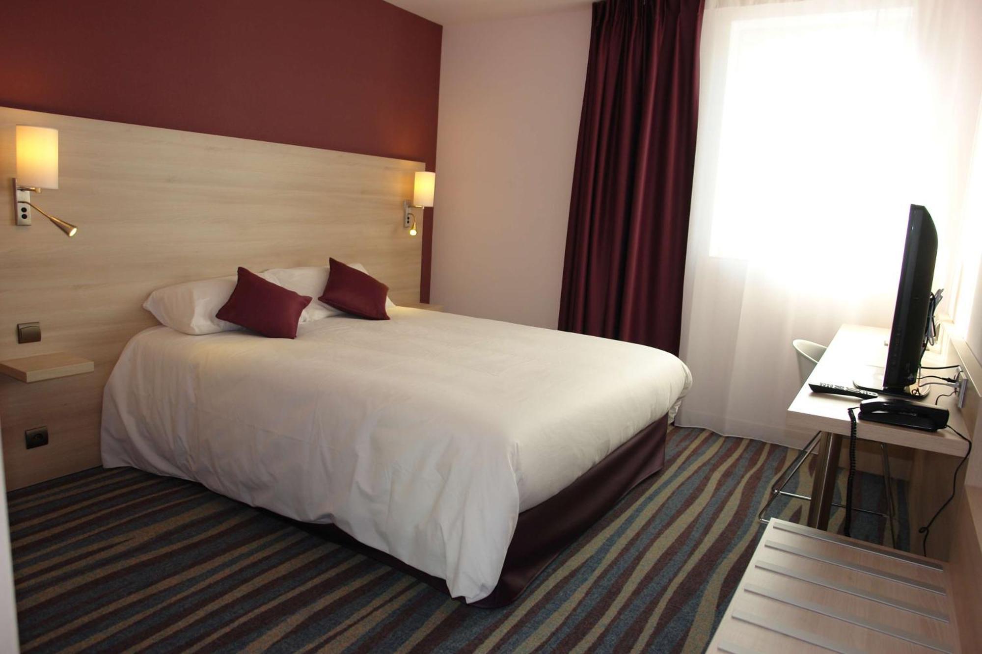 Brit Hotel Vendee Mer Les Achards  Экстерьер фото